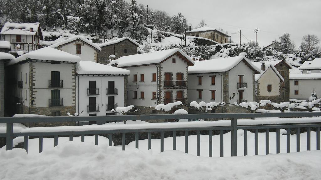 Kapel Etxea Hotel Urzainqui Luaran gambar